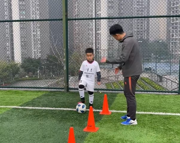 前中超球员温天鹏：年薪180万到欠债400万，靠私教谋生