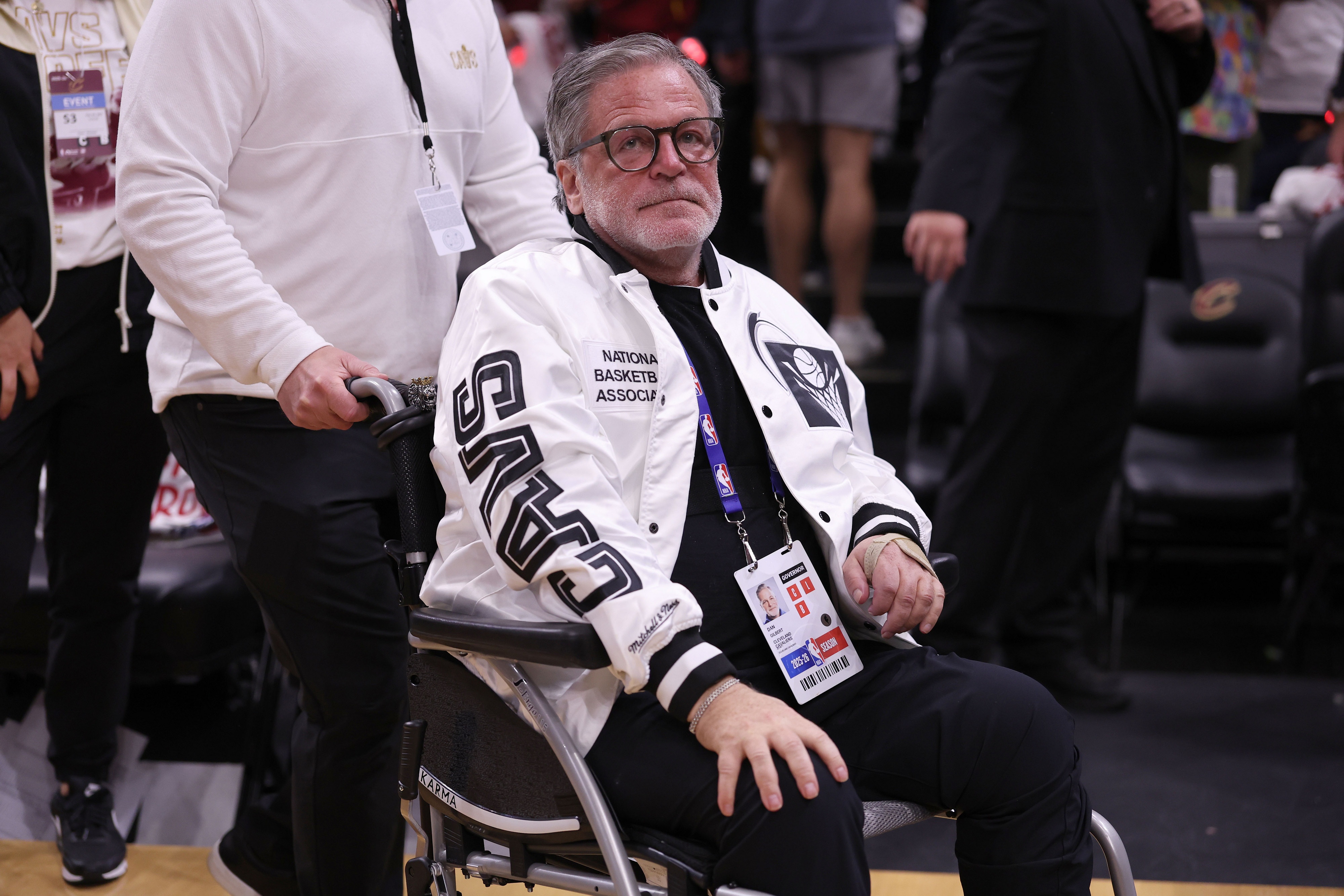 2.8亿豪阵遭横扫耻辱出局 骑士休赛期五大难题:哈登续约、米切尔顶薪、勒布朗底薪或签换 2.8亿豪阵遭横扫耻辱出局 骑士休赛期五大难题:哈登续约、米切尔顶薪、勒布朗底薪或签换