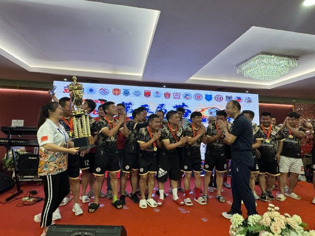 一带一路华人华商足球邀请赛雅加达落幕 柬埔寨金边龙之队夺魁 一带一路华人华商足球邀请赛雅加达落幕 柬埔寨金边龙之队夺魁