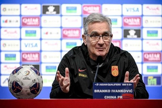 伊万笑对印尼媒体:我有10个前锋可用 国足状态非常好