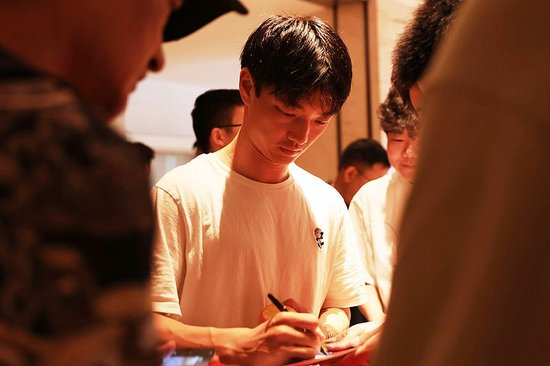 杨明洋自评优势:预判准逼抢狠 不惧印尼归化军团;塞尔吉尼奥:状态回升聚焦8号位 杨明洋自评优势:预判准逼抢狠 不惧印尼归化军团;塞尔吉尼奥:状态回升聚焦8号位