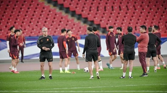强攻雅加达:伊万亮出进攻底牌,两将停赛催生替身课题