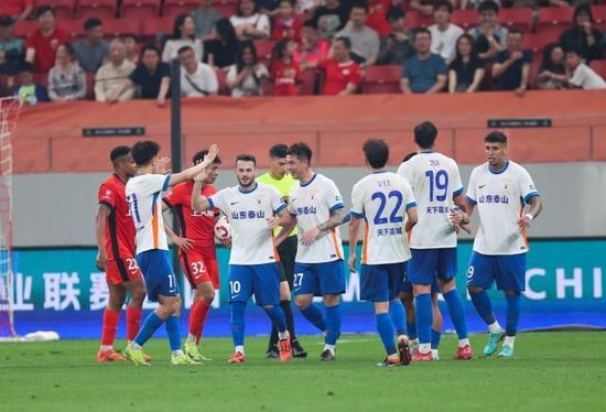 20射10射正仅取1分,泰山数据碾压海港却留遗憾 20射10射正仅取1分,泰山数据碾压海港却留遗憾