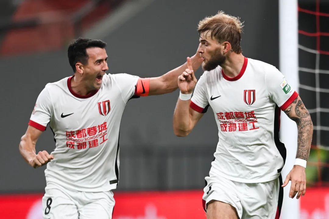 蓉城客场3-1破海港不败金身 近5战4胜升至中超次席 蓉城客场3-1破海港不败金身 近5战4胜升至中超次席