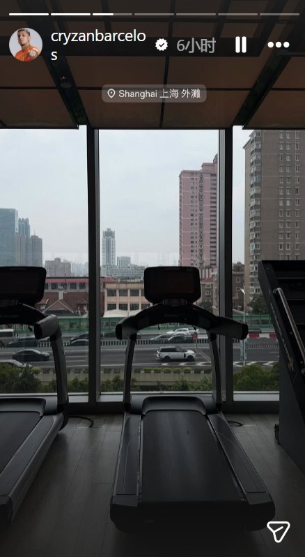 克雷桑休赛期携女友游沪，迪士尼外滩打卡后步入健身房