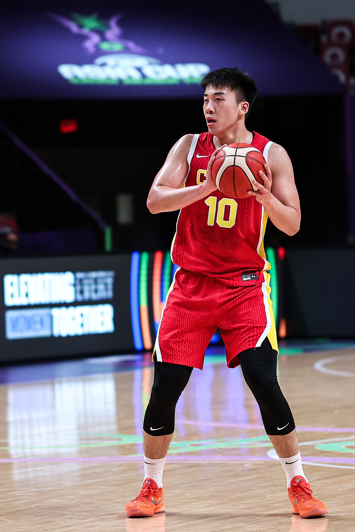 王俊杰18+14统治热身，柯凡：锋线储备够用，主场打日本不虚