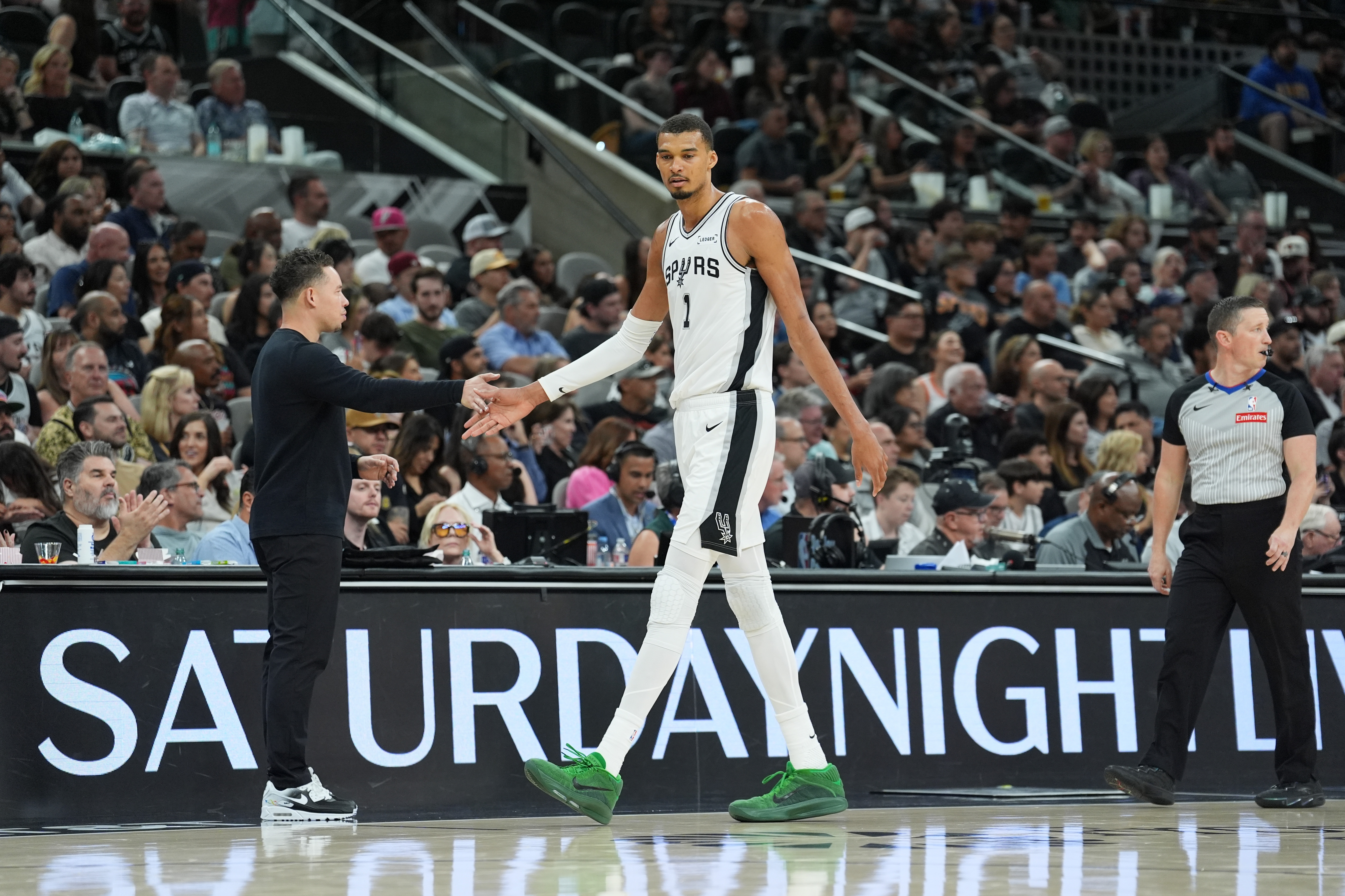 米奇：16助攻非马刺风格 坚信文班次战回暖