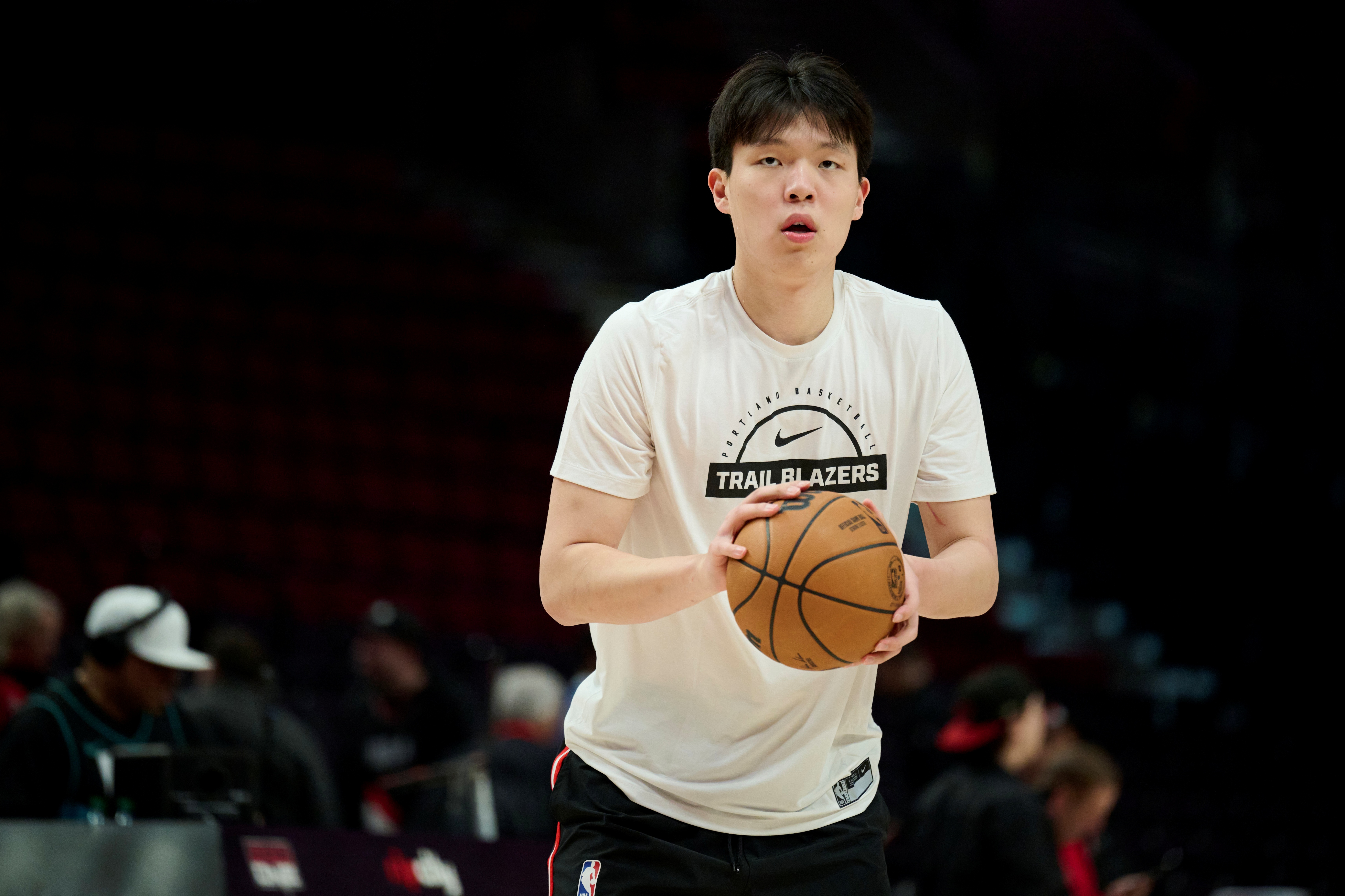 杨瀚森试训每日6点起床一周六练 翻译称7天6赛腿软