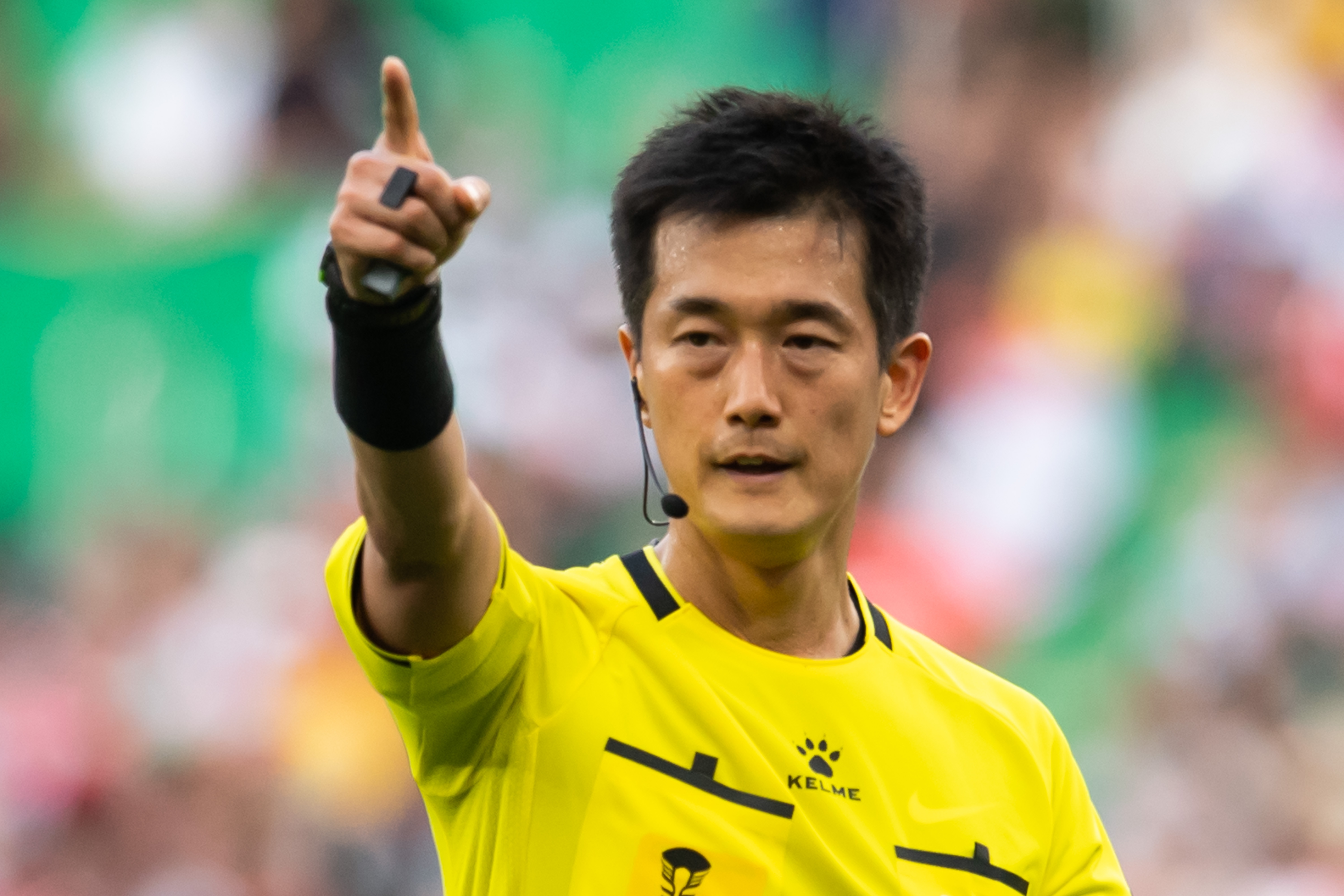 高亨进再执法国足热身赛 曾漏判戴伟浚面部飞踹 高亨进再执法国足热身赛 曾漏判戴伟浚面部飞踹