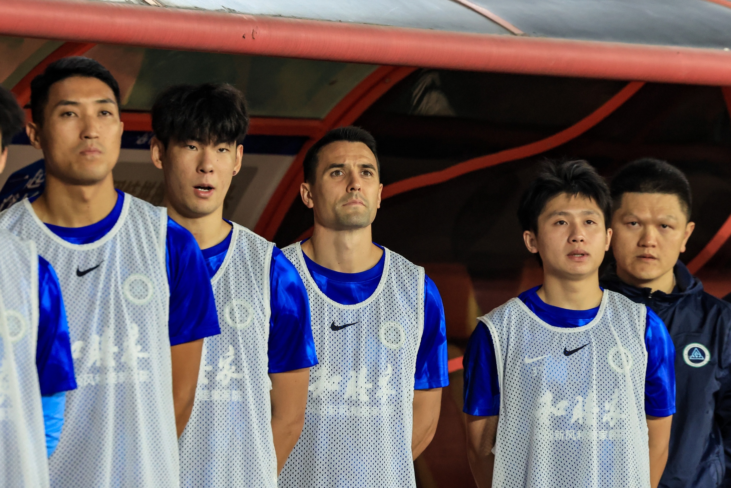 新鹏城二转引援冻结 待新帅尼尔森评估后定方向