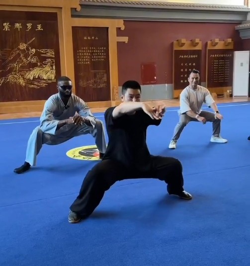 杰伦·布朗少林寺习武,NBA球星中国行新玩法 杰伦·布朗少林寺习武,NBA球星中国行新玩法