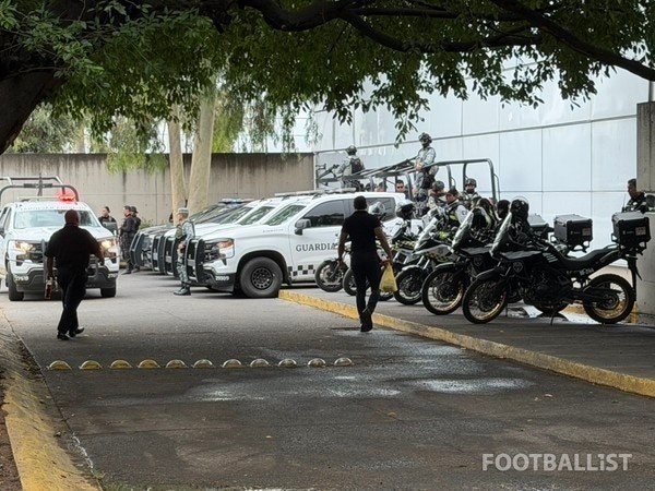 70名军警封锁训练场 韩国队世界杯首训安保级别最高 70名军警封锁训练场 韩国队世界杯首训安保级别最高