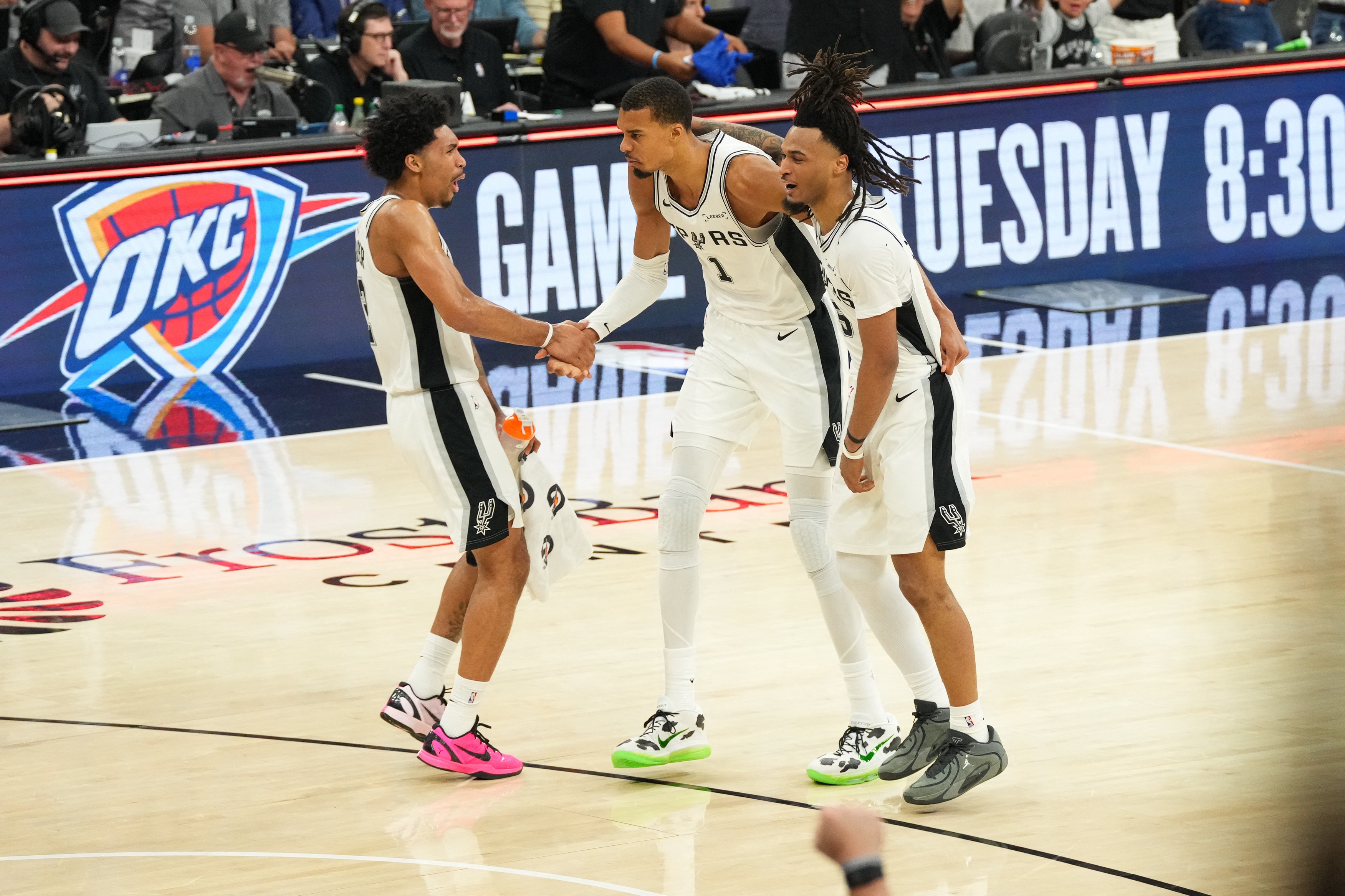 大Q炮轰马刺领先29分打5秒快攻：不应自毁长城 哈珀21分后拿不到球