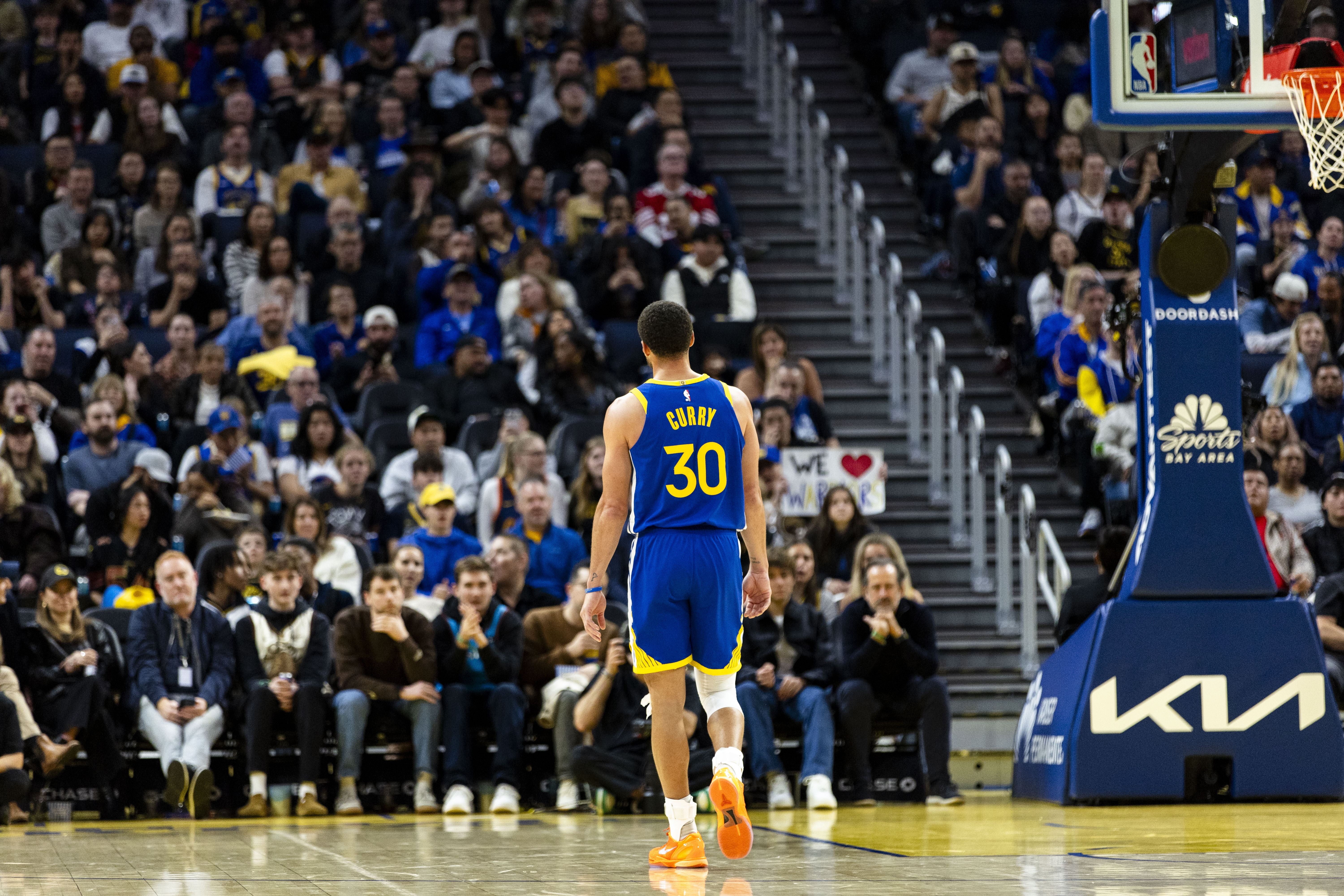 姚明谈库里签约李宁:民族英雄的传承,未来更多NBA球员代言中国品牌 姚明谈库里签约李宁:民族英雄的传承,未来更多NBA球员代言中国品牌