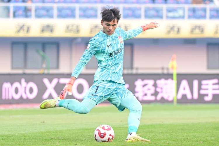 青岛西海岸对阵蓉城五场不胜 场均失3.2球创对手纪录 青岛西海岸对阵蓉城五场不胜 场均失3.2球创对手纪录
