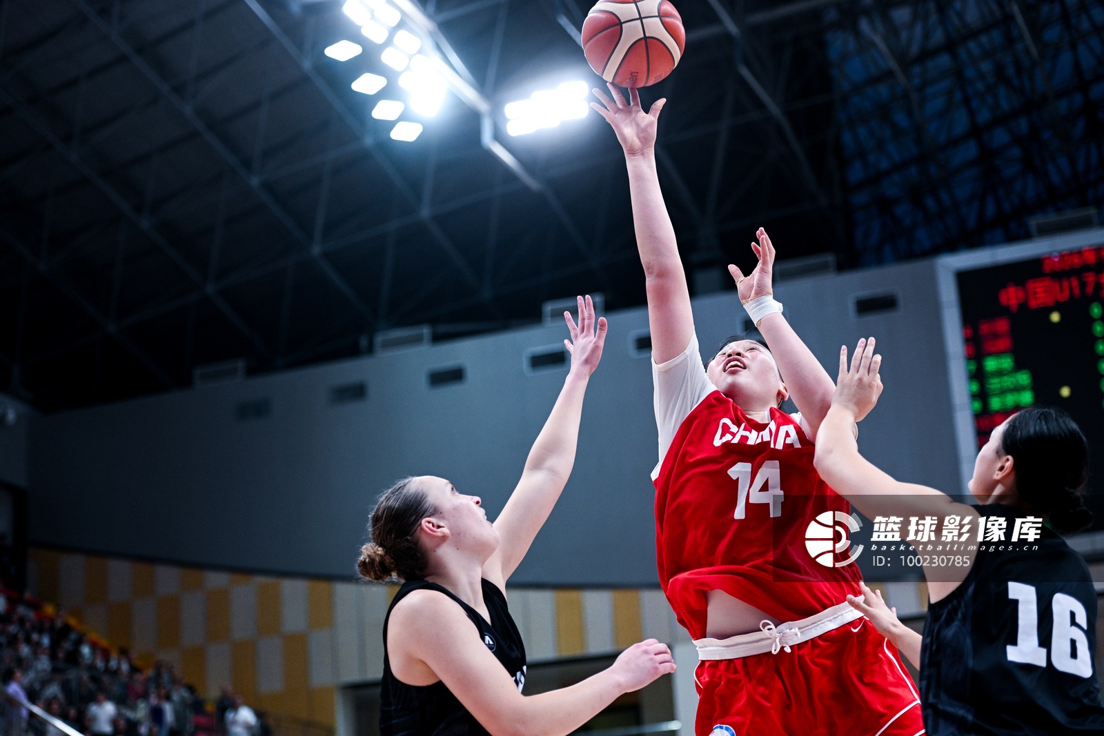 U17女篮1分惜败加拿大 遭前场篮板反绝杀止步八强 U17女篮1分惜败加拿大 遭前场篮板反绝杀止步八强