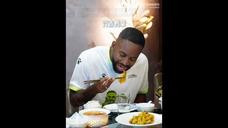 巴坎布曹永竞京城美食评测:果木烤鸭获差评,毛血旺两人全拉胯 巴坎布曹永竞京城美食评测:果木烤鸭获差评,毛血旺两人全拉胯
