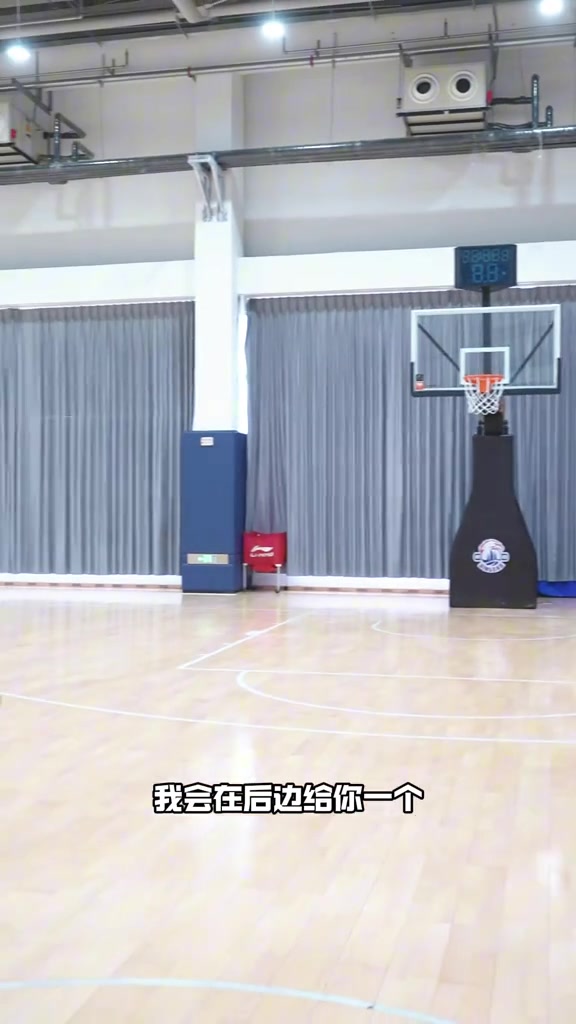 青岛男篮公开课:阻力上篮专项训练细节曝光