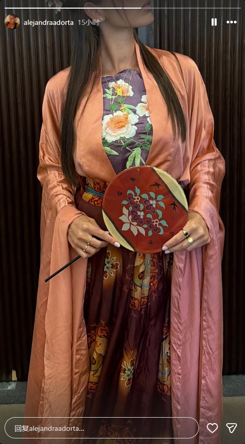 佩德里中国行:为苏锡友谊赛开球,女友汉服照上线 佩德里中国行:为苏锡友谊赛开球,女友汉服照上线
