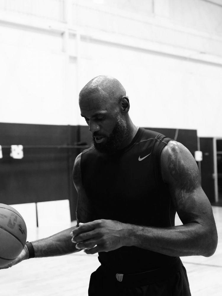 哈登洛杉矶特训备战第24季 与马克西合练投篮