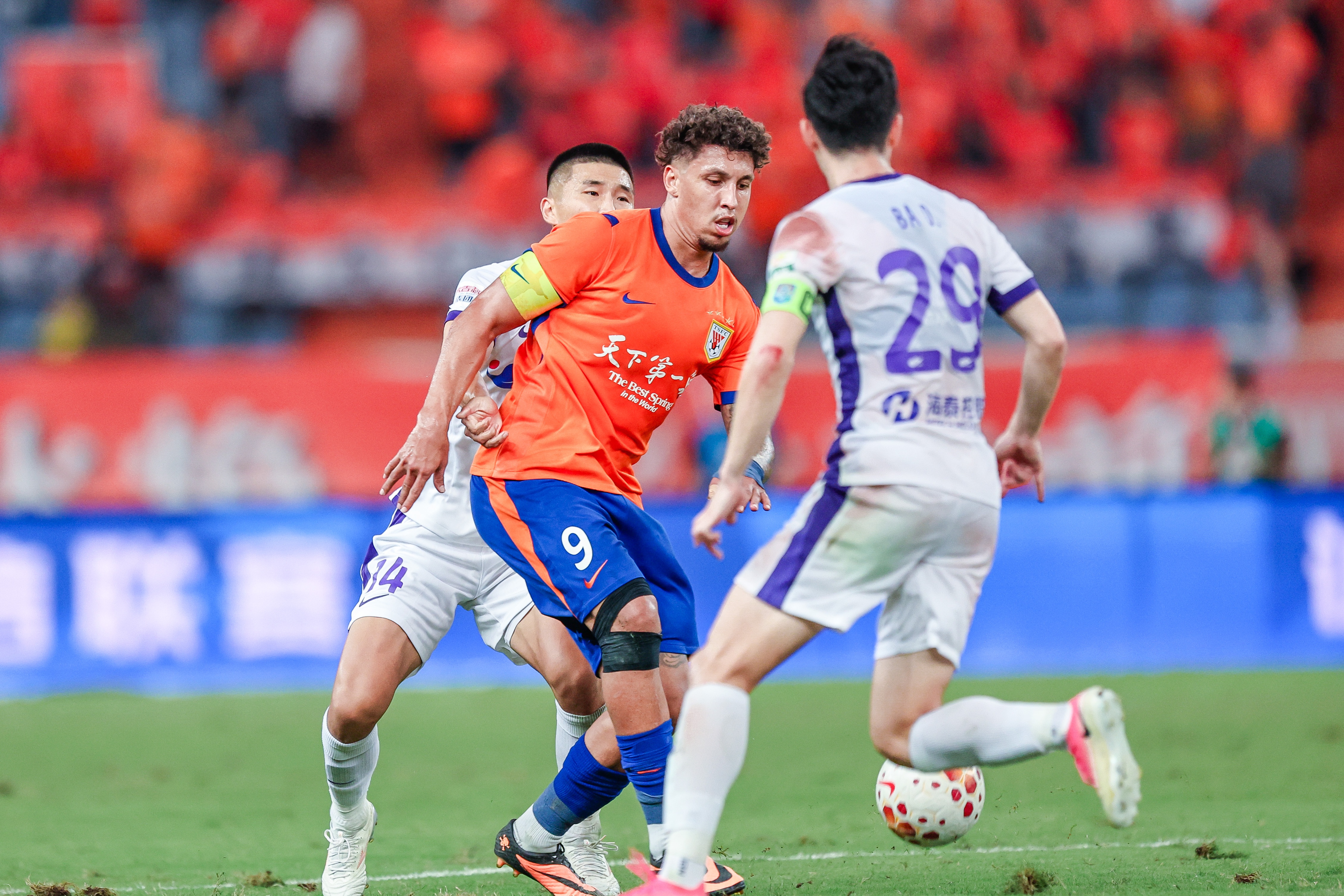 克雷桑第93分钟绝杀，山东泰山2-1逆转津门虎取两连胜