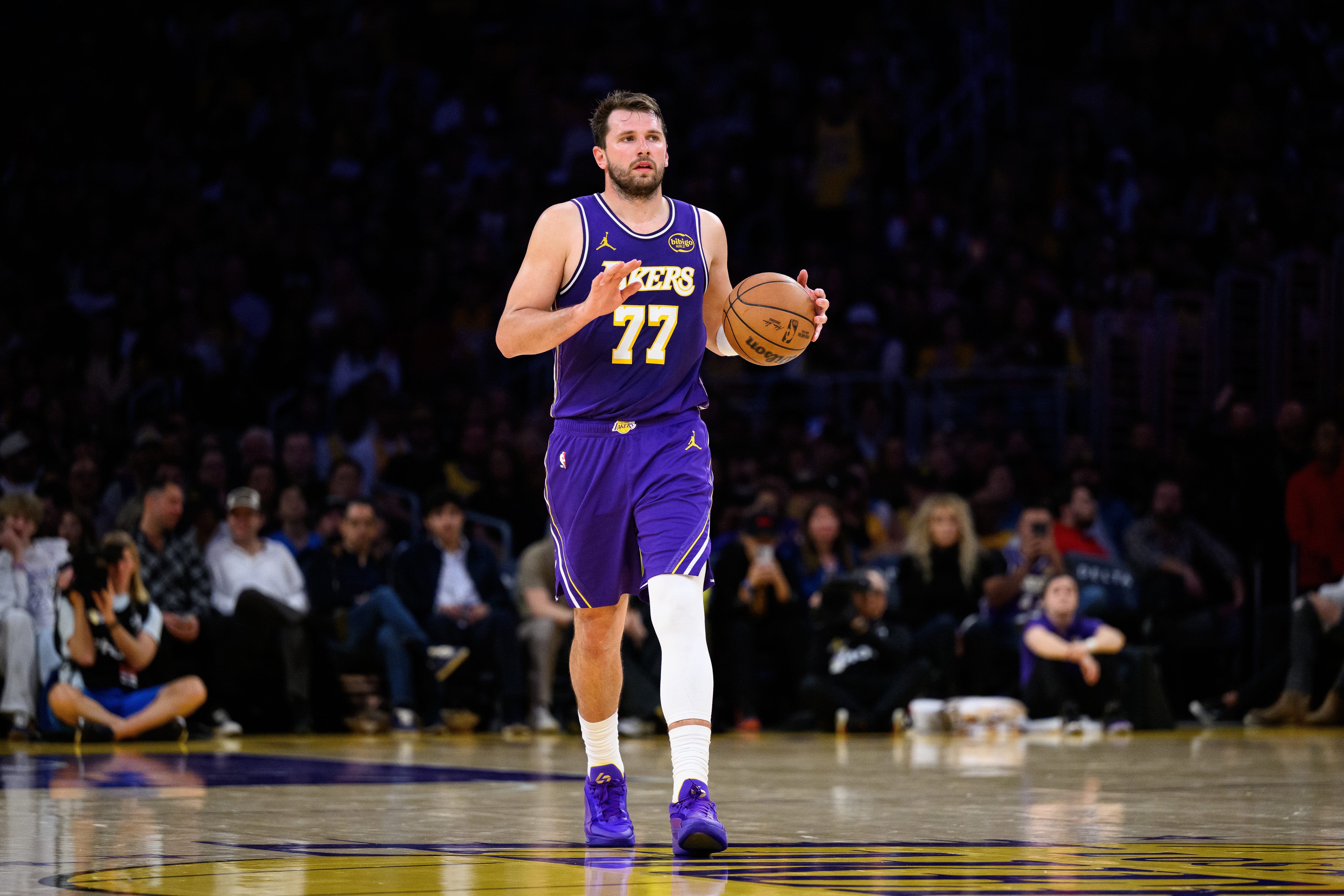 名嘴炮轰湖人:东契奇时代首战被NBA移出揭幕战,珍妮卖队信号明确 名嘴炮轰湖人:东契奇时代首战被NBA移出揭幕战,珍妮卖队信号明确