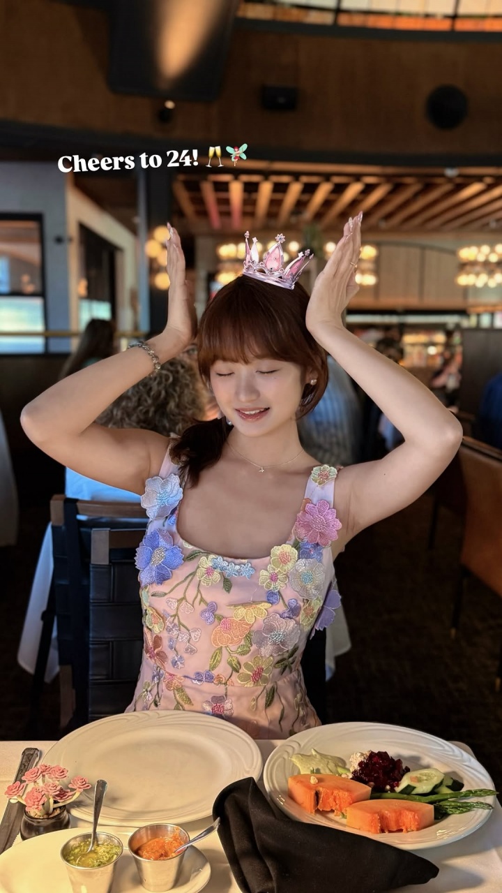 杨瀚森女友庆24岁生日 年龄差3岁 杨瀚森女友庆24岁生日 年龄差3岁