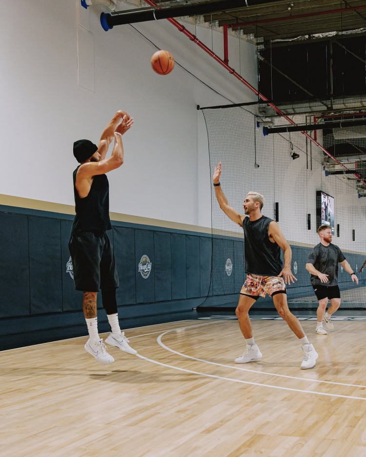 西蒙斯澳洲训练营集锦流出,多次跳投命中突破依旧犀利 西蒙斯澳洲训练营集锦流出,多次跳投命中突破依旧犀利