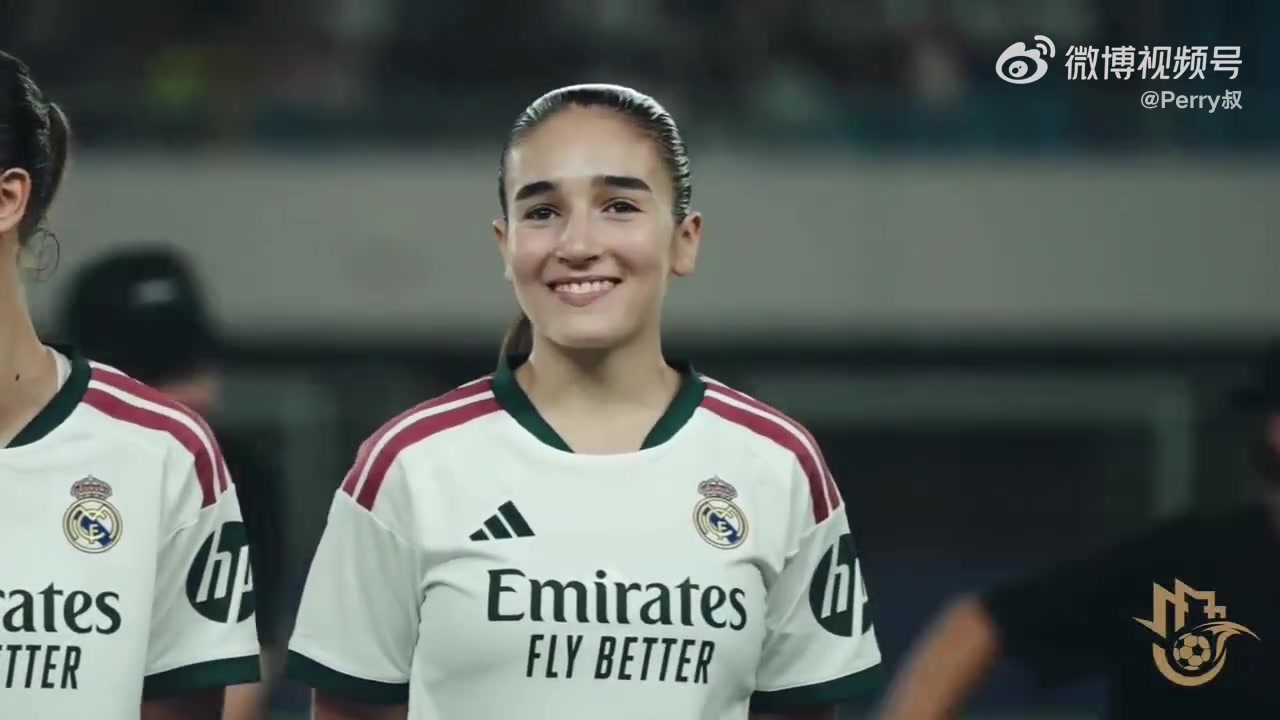 皇马女足U17上海0-5负中国女足U17 劳尔现场观战女儿 皇马女足U17上海0-5负中国女足U17 劳尔现场观战女儿
