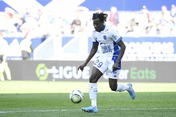 talksport:雷克瑟姆即将以200万镑,自曼城签下后卫伊萨・卡博雷 talksport:雷克瑟姆即将以200万镑,自曼城签下后卫伊萨・卡博雷