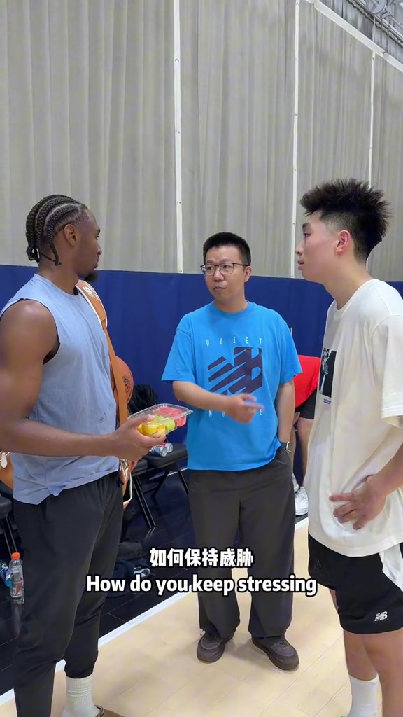 如何打好后卫？马克西：每天都要练习投三分 要有进攻威胁&会传球